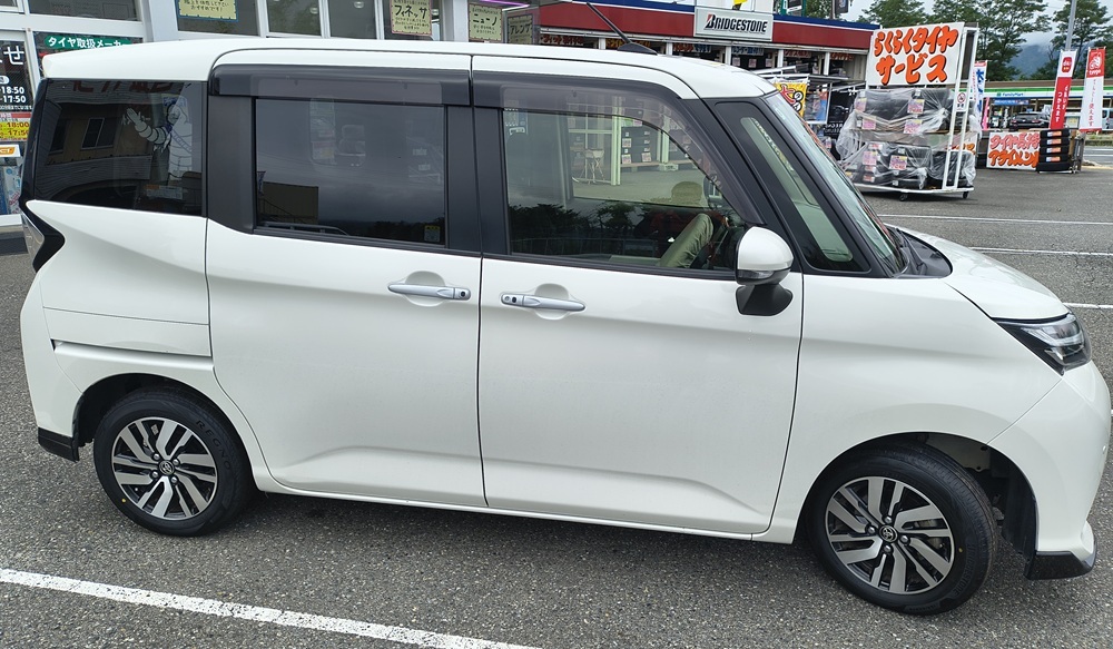 TOYOTA(トヨタ)TANK(タンク)レグノGR-XⅢにタイヤ交換_2