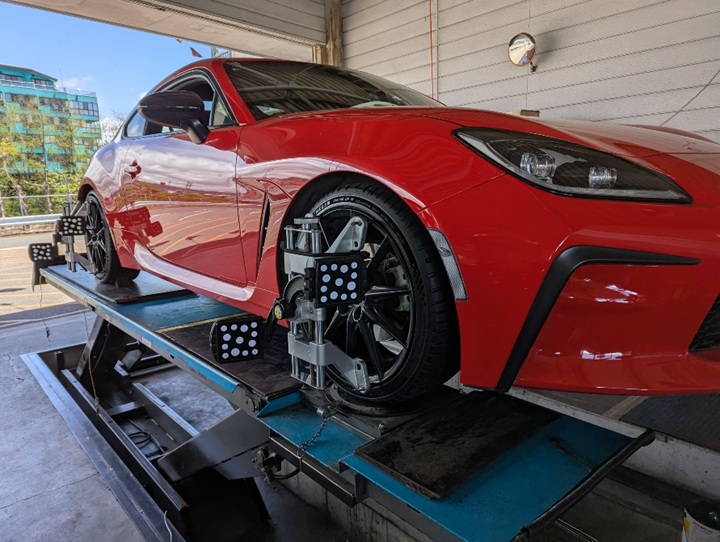 TOYOTA 86 タイヤ交換とアライメント調整_1